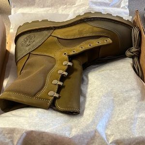 Brand new daners size 10 USMC